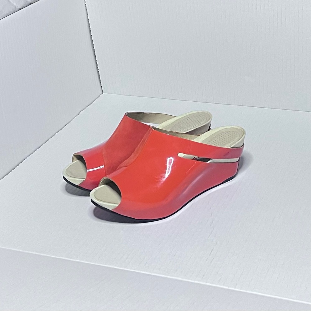 TSUBO Ovid Wedges